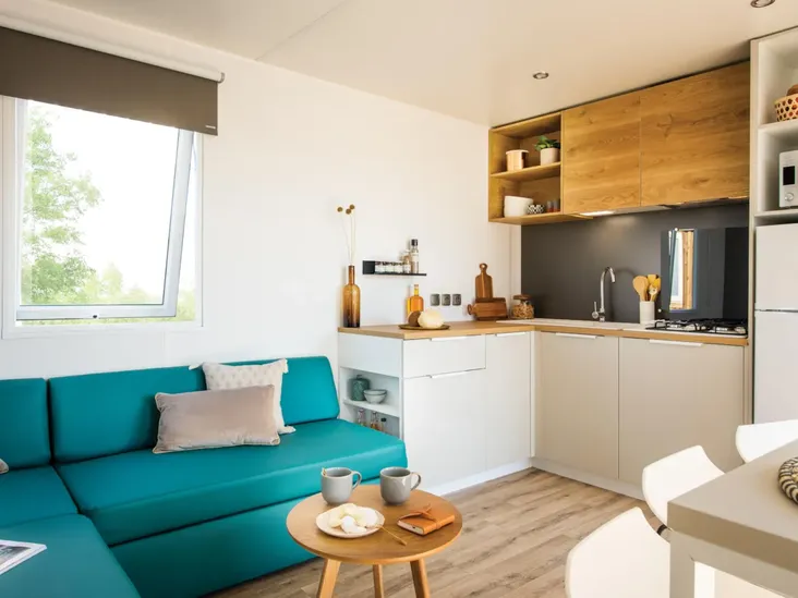kitchenette équipée pour mobil home au camping La Forêt à Aizenay